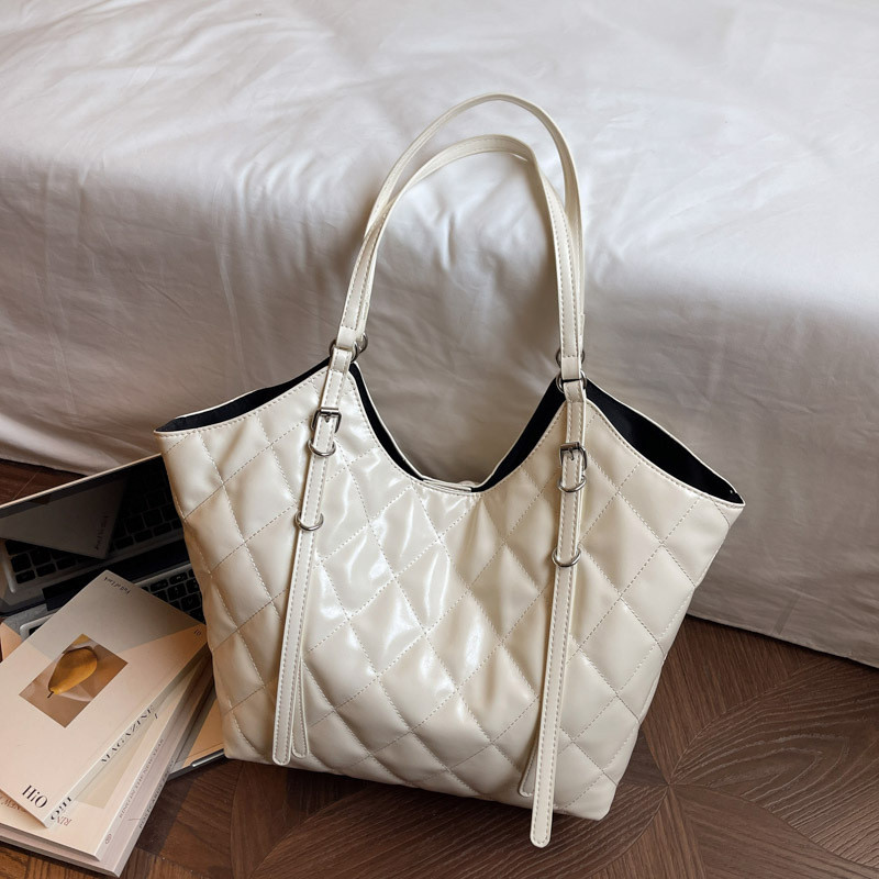 tas tote baru korea untuk wanita, kapasitas besar, tas bahu santai sederhana 2025, gaya chanel kecil