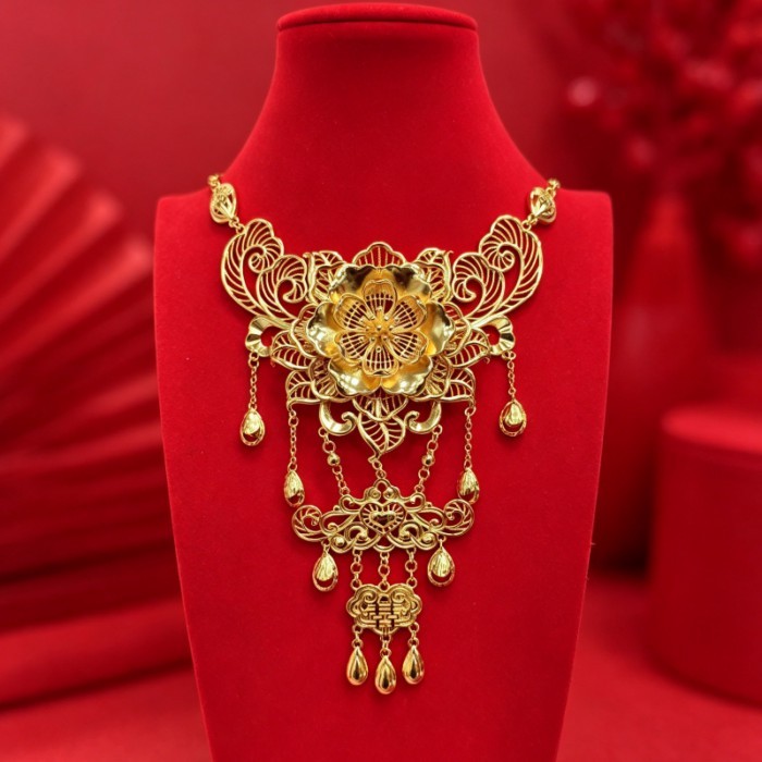 Bride's Wedding Three-gold High-end Light Luxury Large Gold Flower Necklace Wedding Gold-plated Tas