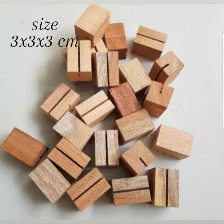 

Stand Polaroid Dudukan Nomor Meja Holder Kayu