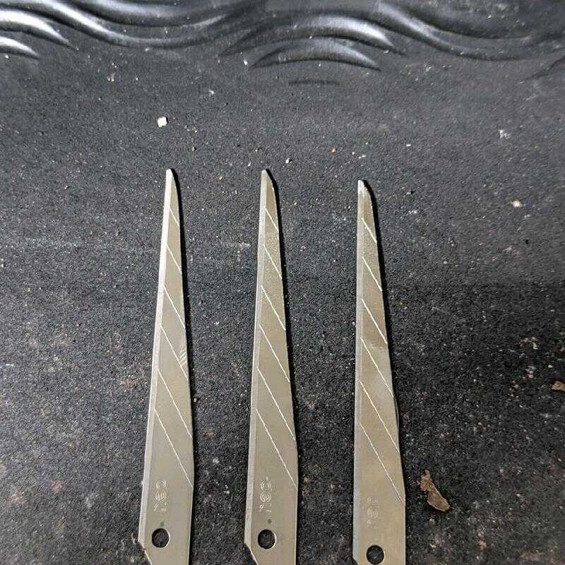 

MATA PISAU CUTTER UKIR KECIL LANCIP