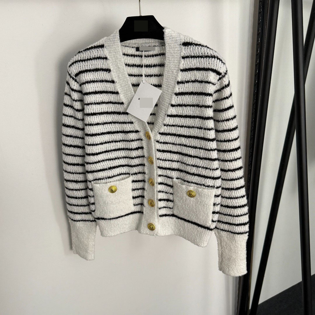 Atasan Wanita Shenzhen Nanyou Cardigan Rajut Bergaris Lengan Panjang V-Neck Kancing Emas Kepala Sing