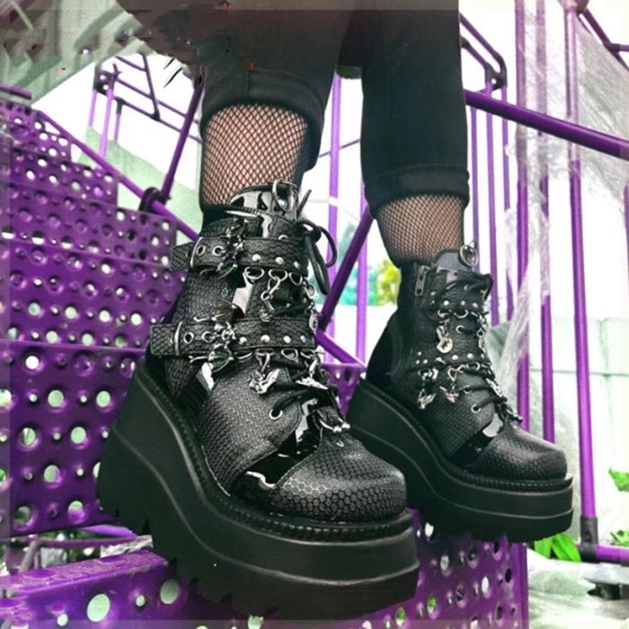 Independent Station Foreign Trade Thick-soled Women's Boots 2023 New Wedge Heel Demonia Bat Belt Bu