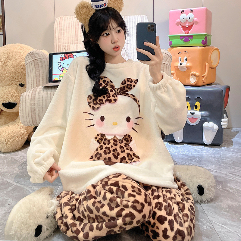 Baju Tidur Wanita Terbaru Piyama Flanel    , Model Baru dengan Leher Bulat, Lengan Panjang, Motif Ka