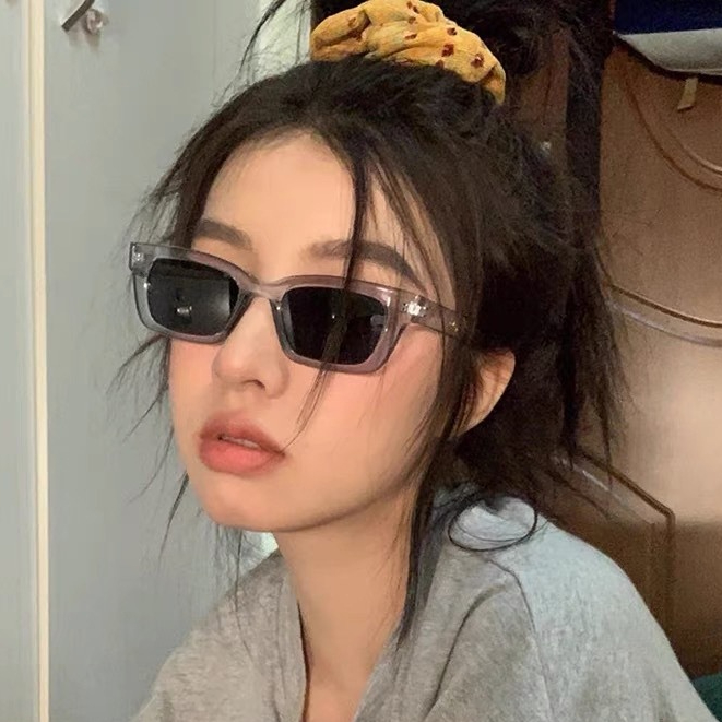 Lady Gentle Kacamata Hitam Wanita Retro Cats Eye Eyewear Sunnies UV Melindungi Luar Ruangan Nuansa Bingkai Kecil Square Liar Eyewear