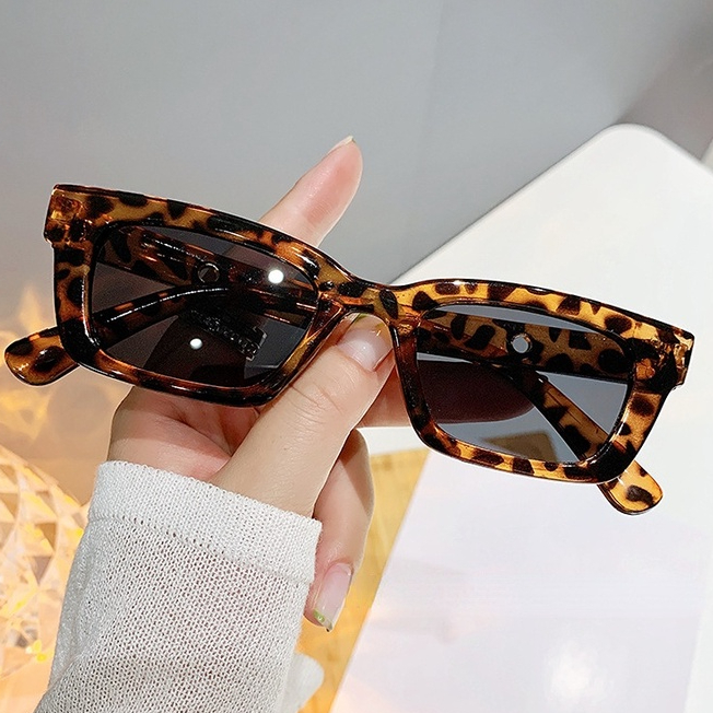 Lady Gentle Kacamata Hitam Wanita Retro Cats Eye Eyewear Sunnies UV Melindungi Luar Ruangan Nuansa Bingkai Kecil Square Liar Eyewear