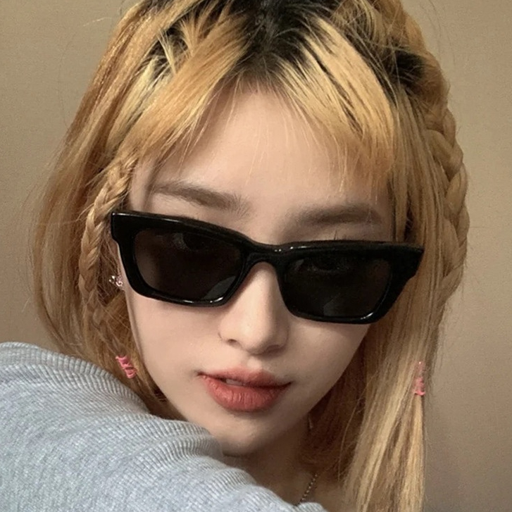 Lady Gentle Kacamata Hitam Wanita Retro Cats Eye Eyewear Sunnies UV Melindungi Luar Ruangan Nuansa Bingkai Kecil Square Liar Eyewear