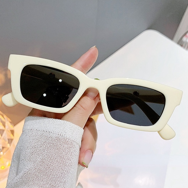 Lady Gentle Kacamata Hitam Wanita Retro Cats Eye Eyewear Sunnies UV Melindungi Luar Ruangan Nuansa Bingkai Kecil Square Liar Eyewear