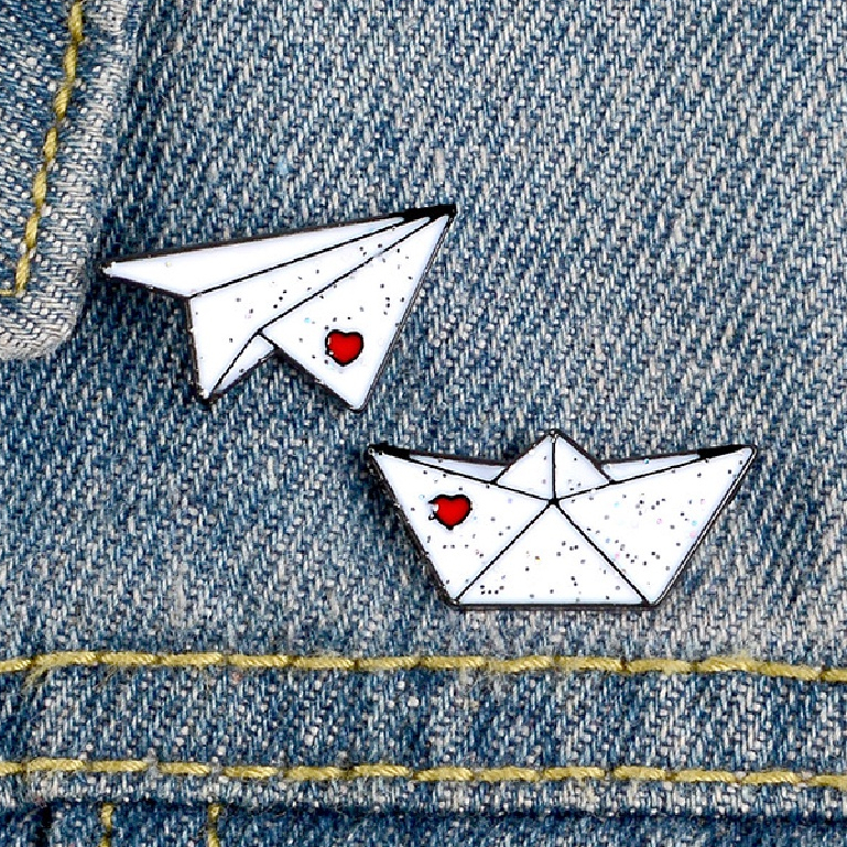 [AdornmentNo1] Pesawat Kertas Perahu Enamel Pin Cinta Bros Lapel Pin Baju Tas Pesawat Feri Lencana Mini Perhiasan Hadiah [ID]