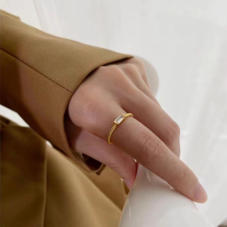 Niche fashion bloggers Dengan Cincin Jari Telunjuk Terbuka twist zircon Yang Sama