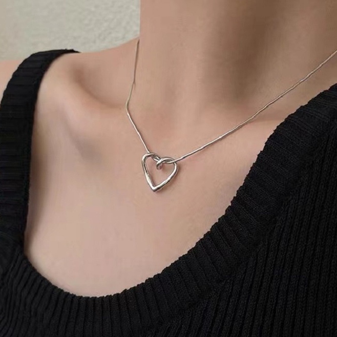 Rinhoo fashion Sederhana Berongga Cinta Baja titanium Kalung Liontin Wanita Perak Kalung Perhiasan Hadiah Grosir