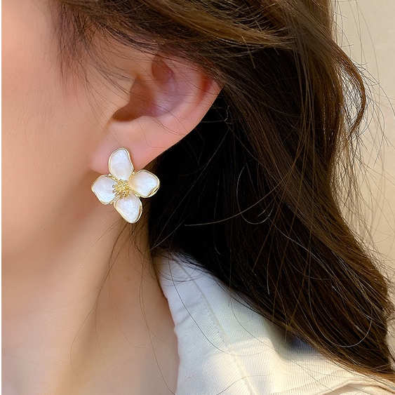 Fashion Retro Wanita Anting Mutiara Gaya Korea Musim Panas Baru Bunga Stud Earrings