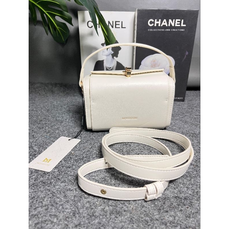 MOSSDOOM Tas Wanita Bexley Bag Tas Kotak Elegan Tas Selempang Desain Kunci Warna Solid