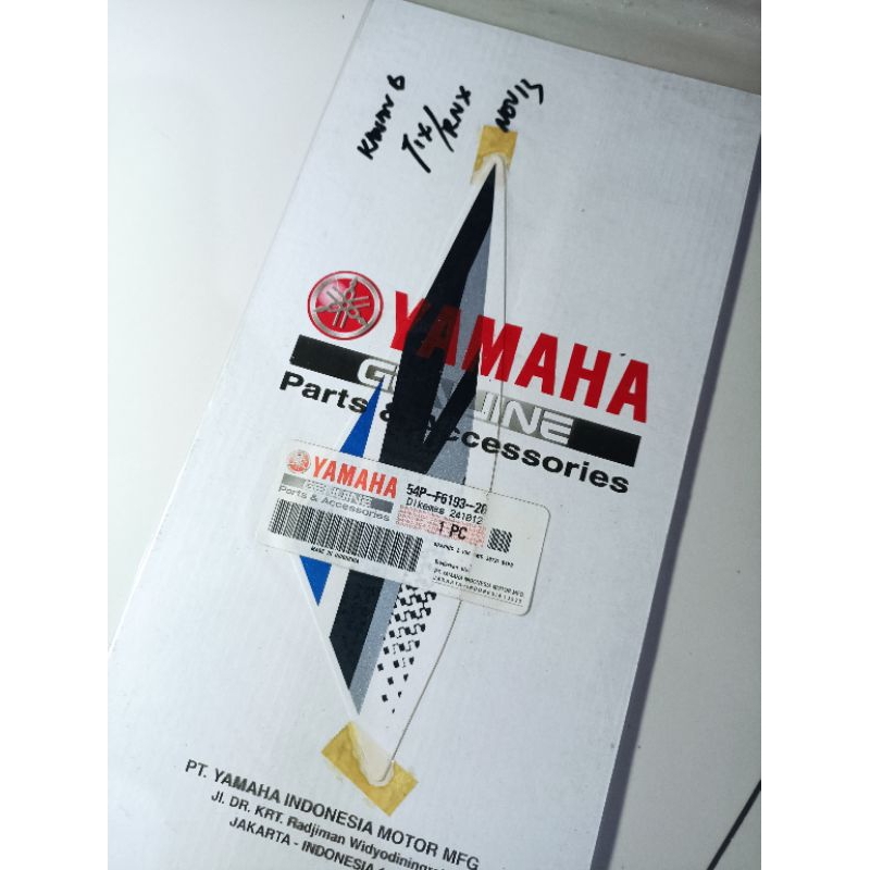 striping mio J 2013 bagian atas batok kepala KANAN