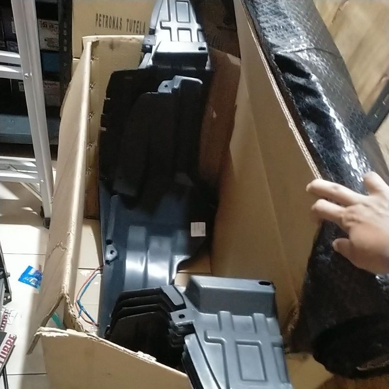 Liner Fender depan Proton Exora Kanan