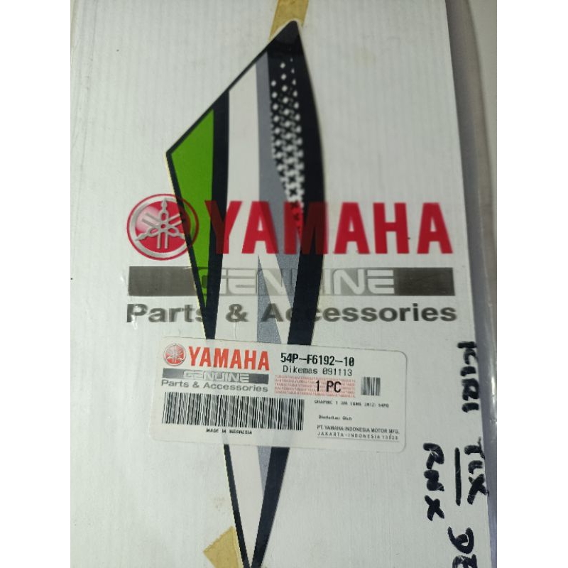 striping Mio J hijau bagian batok kepala kiri