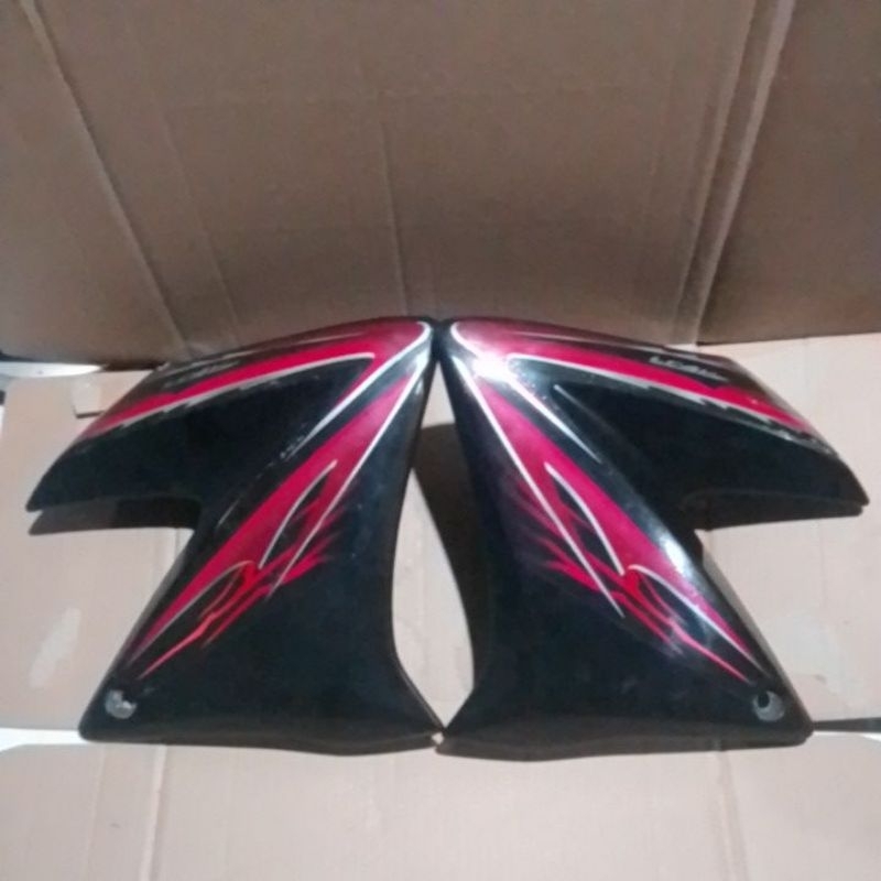 Sayap Cover tangki Kupingan Vixion old lama merah marun Ori