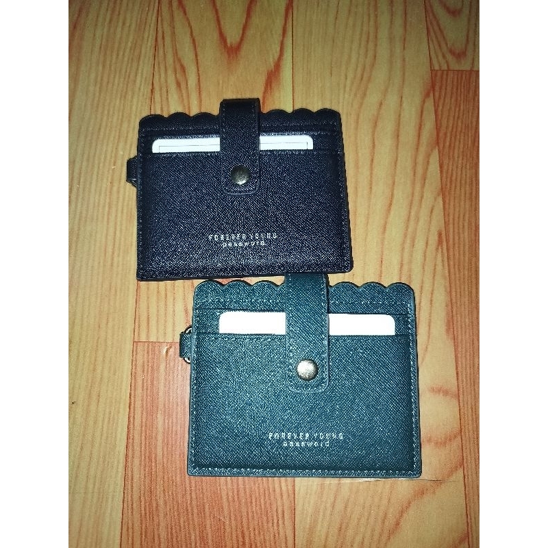 Card Holder / Domper kartu Pierre Loues