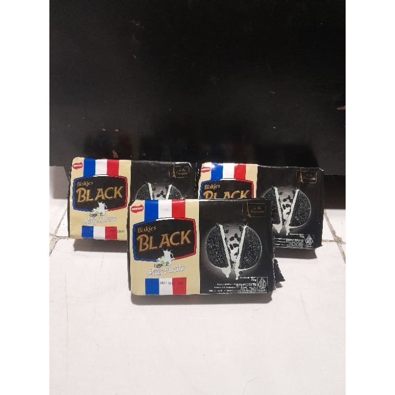 

Bisnis Black Biskuit Milky Vanila 72g.