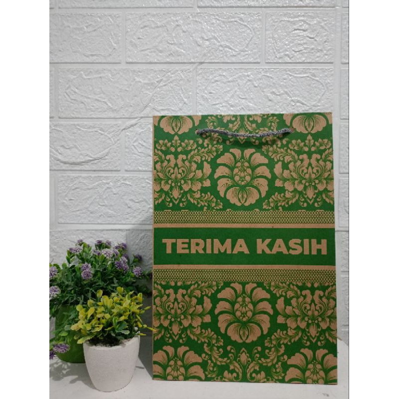 

PAPERBAG SARUNG BATIK TERIMAKASIH 20X10X30/PAPERBAG SOUVENIR