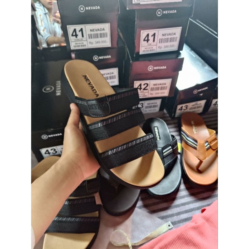 sandal Nevada pria