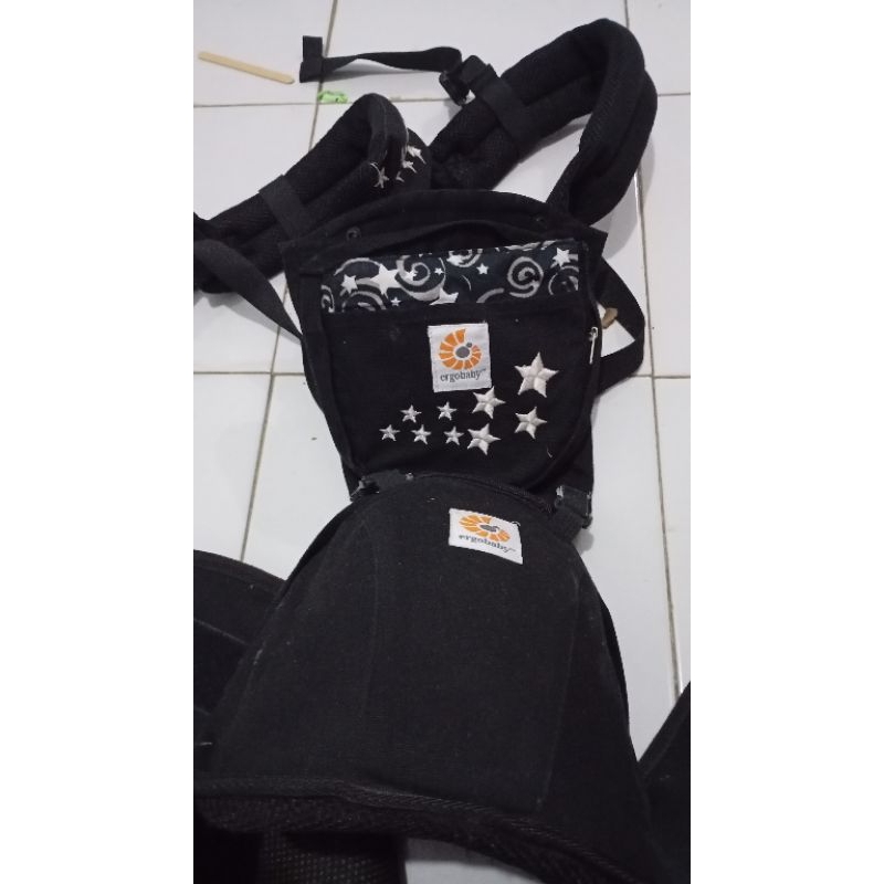 gendongan ergobaby