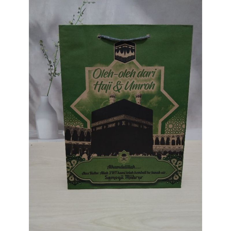 

PAPERBAG OLEH-OLEH HAJI DAN UMROH 26X11X33/PAPERBAG HAJI DAN UMROH