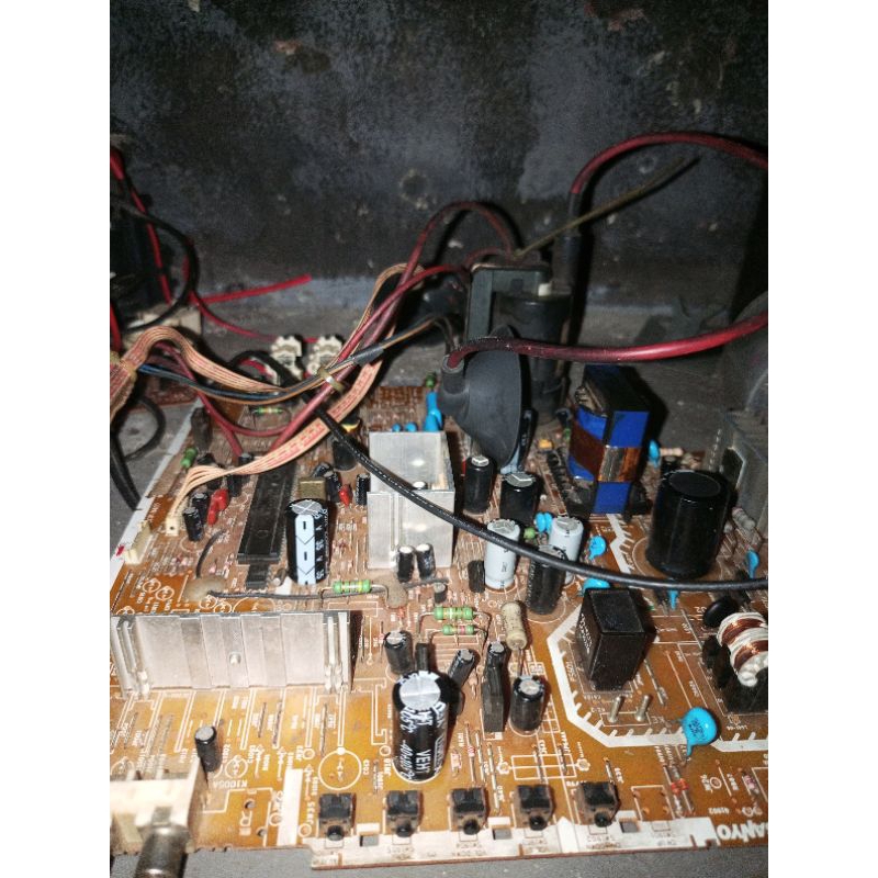 Mesin tv Sanyo 14inch