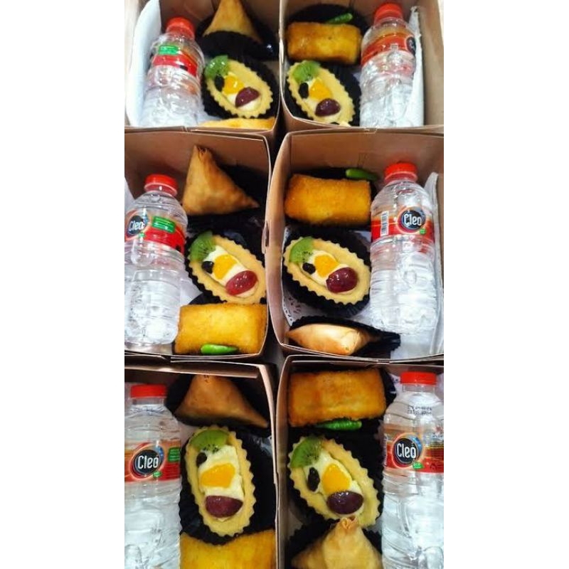 

Snack isi 4 macam FREE air mineral harga 10K