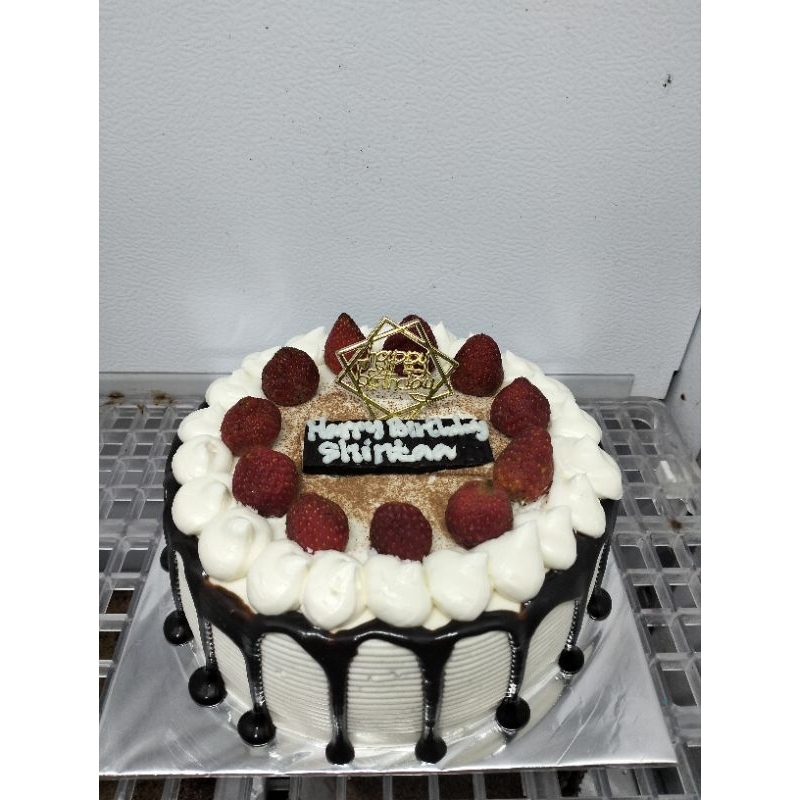 

kue ultah strawberry 20cm request kotak