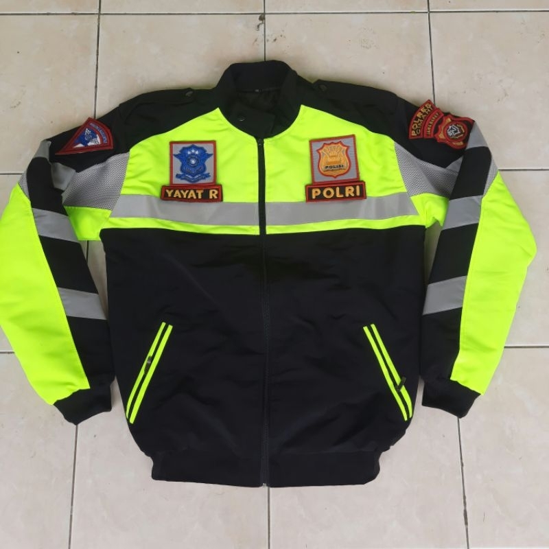 Jaket polisi motif marka