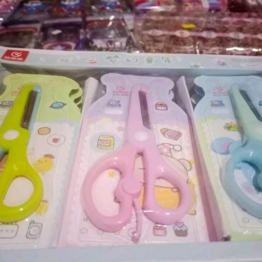 

Gunting karakter anak lucu bermacam warna