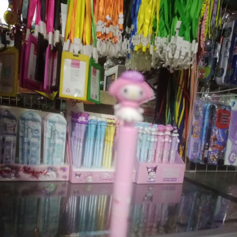 

Bolpoin karakter lucu bervariasi modelnya/warna warni
