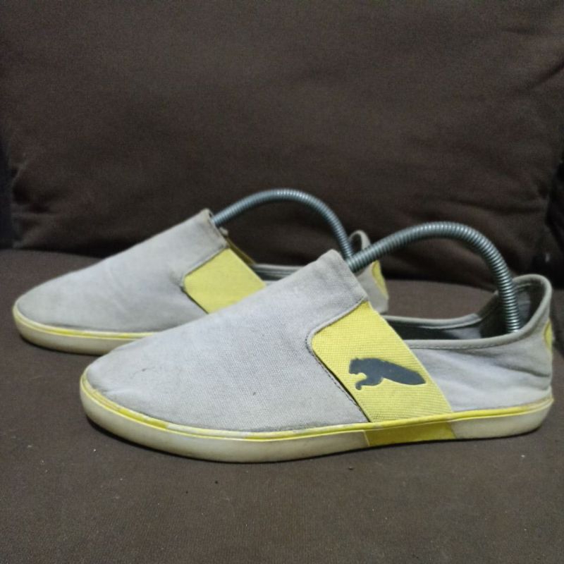 sepatu second puma slip on size 42