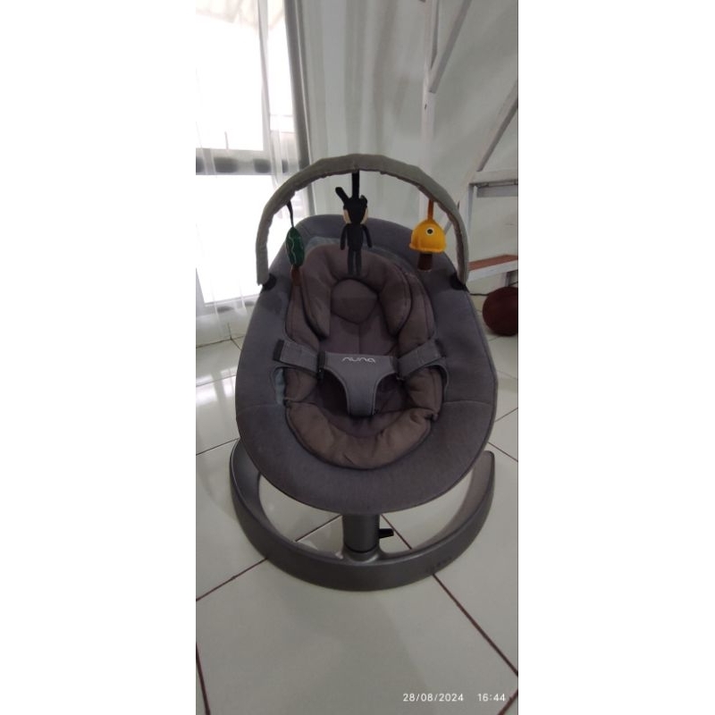 PRELOVED Nuna Leaf Grow Baby Bouncer
