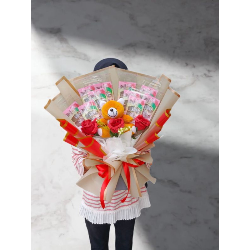

buket uang + bunga artifical + boneka