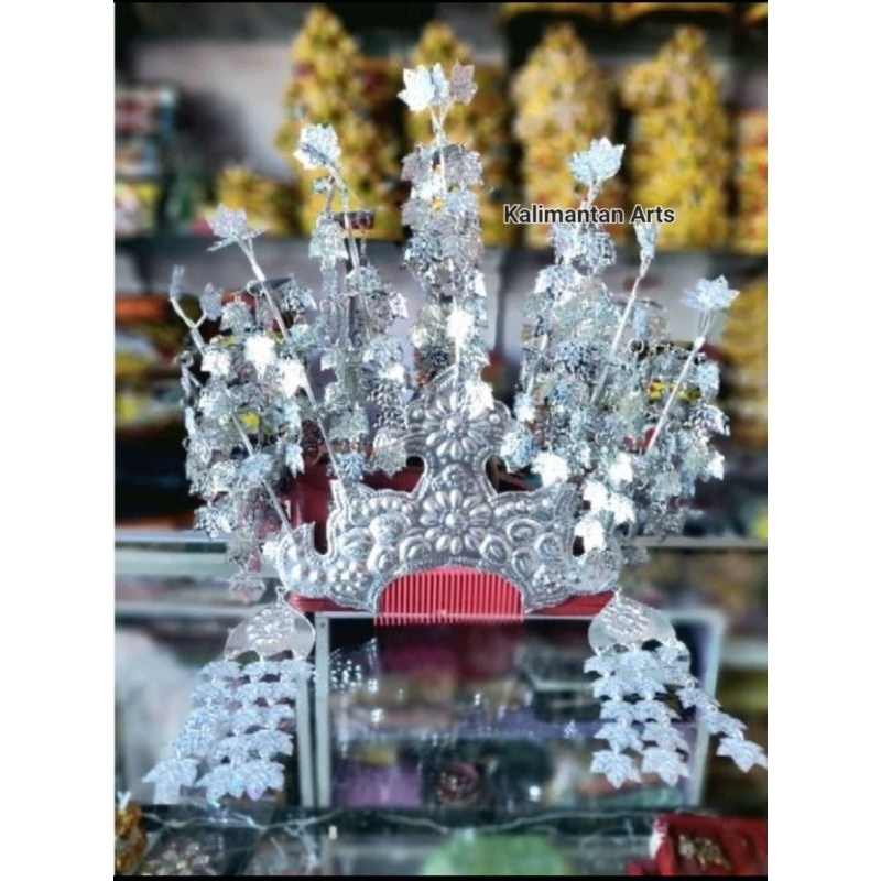 Hiasan Kepala Anak Perempuan Suku Dayak Iban / Sugu Tinggi