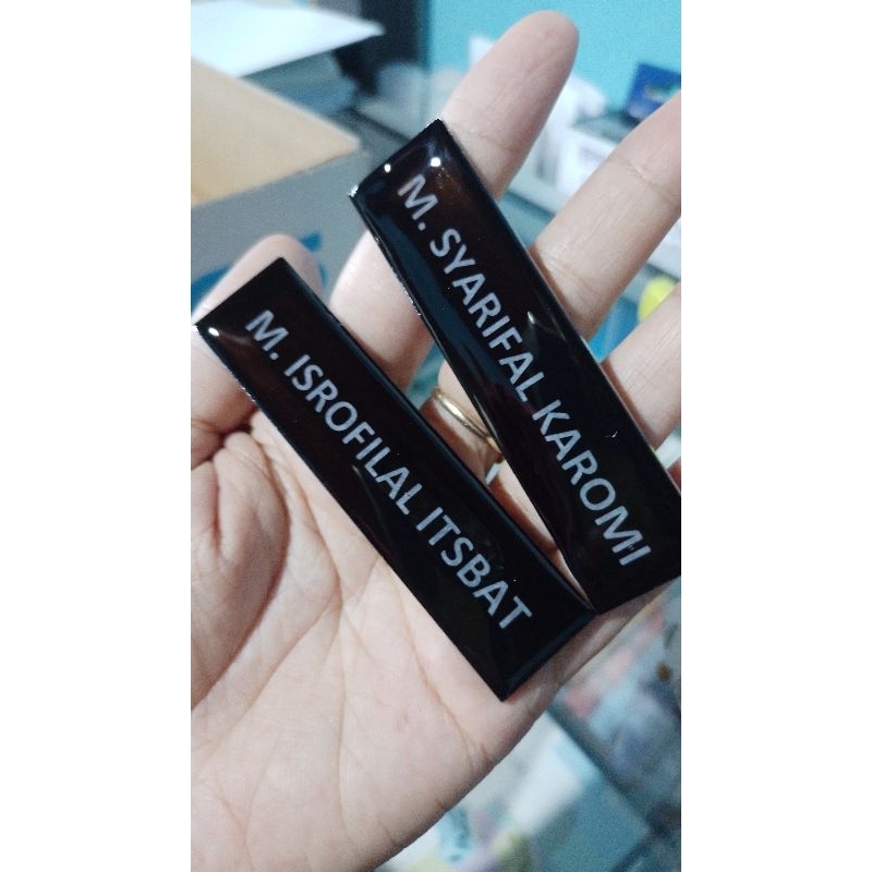 

name tag dengan magnet