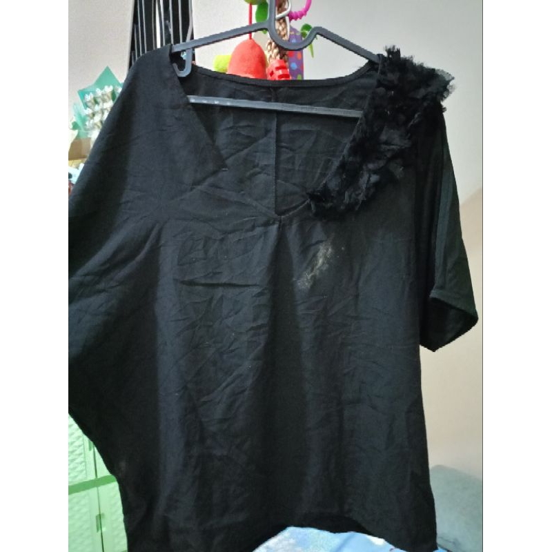 blouse hitam polos