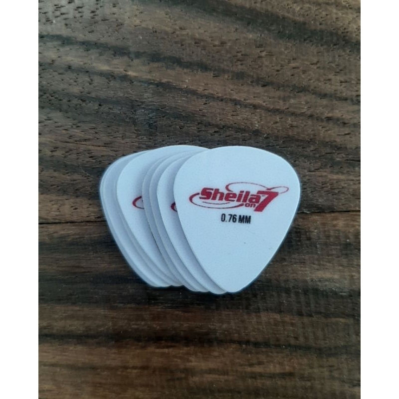 pick gitar edisi band Indonesia sheila on 7