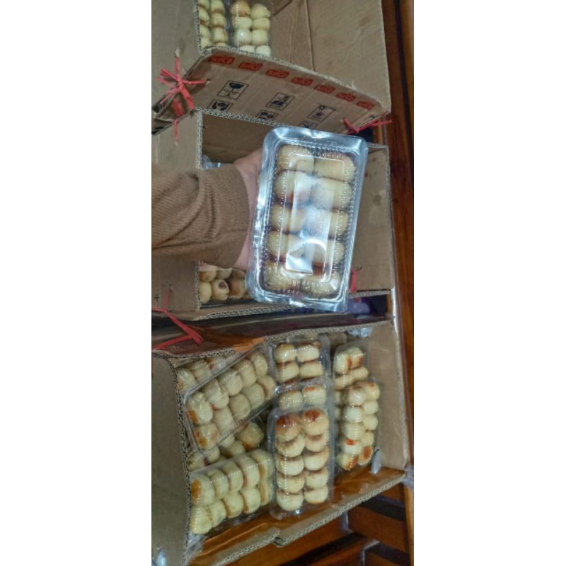 

TERMURAH pia kering aneka rasa. selalu fress