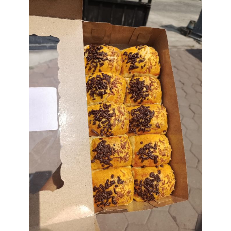 

bolen pisang coklat keju isi 10pcs