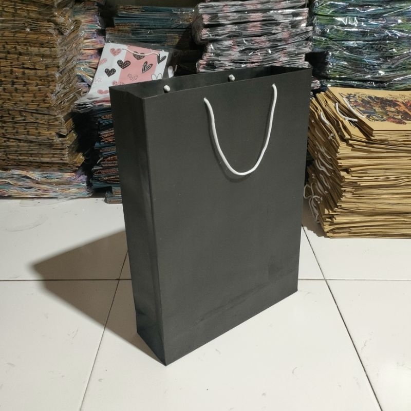 

RB Paper Bag Hitam Polos Jumbo XL Lusinan Isi 12 pcs Ukuran 30*9"40 cm