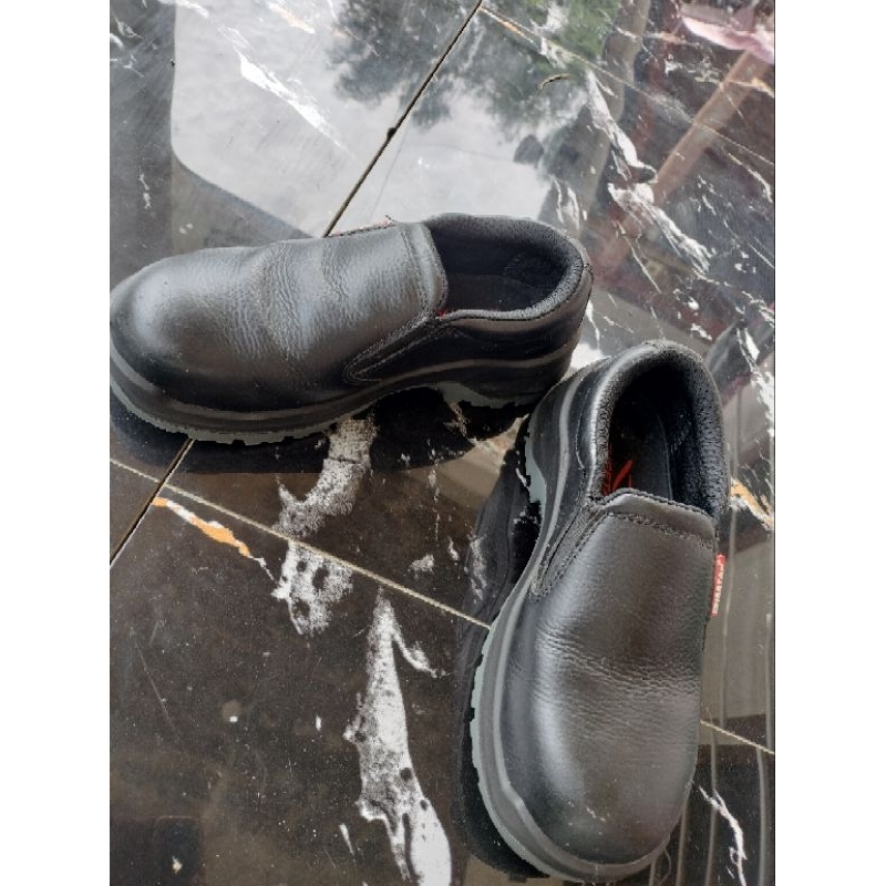 Sepatu Safety Cheetah anti slip Preloved Bekas