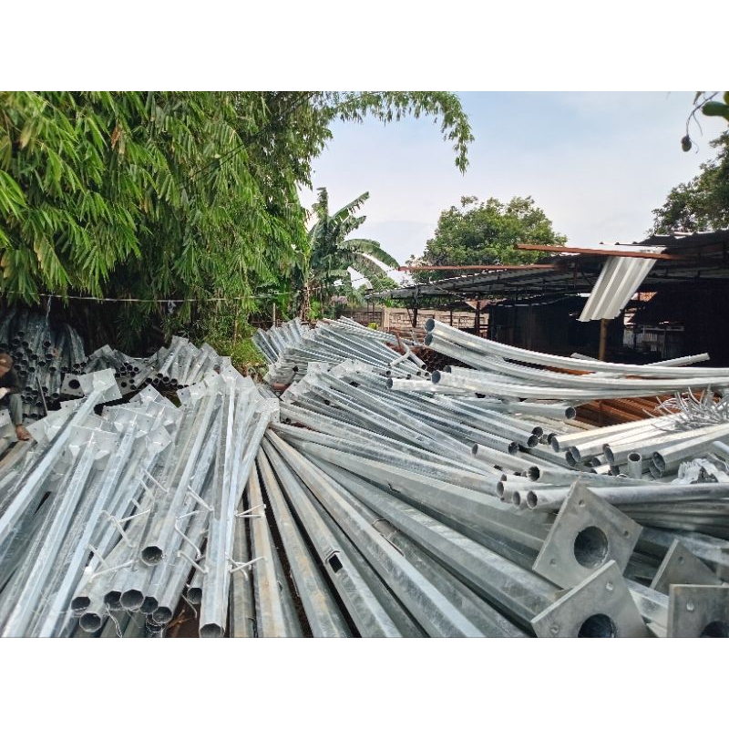 Tiang PJU Oktagonal 7 Meter Single Parabola