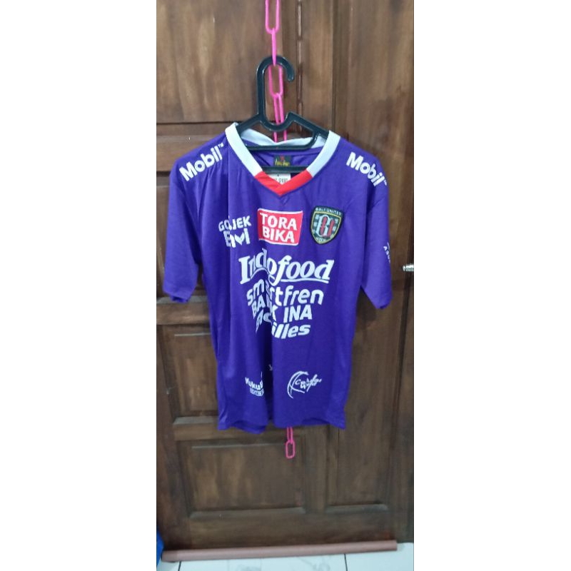 jersey kiper bali united