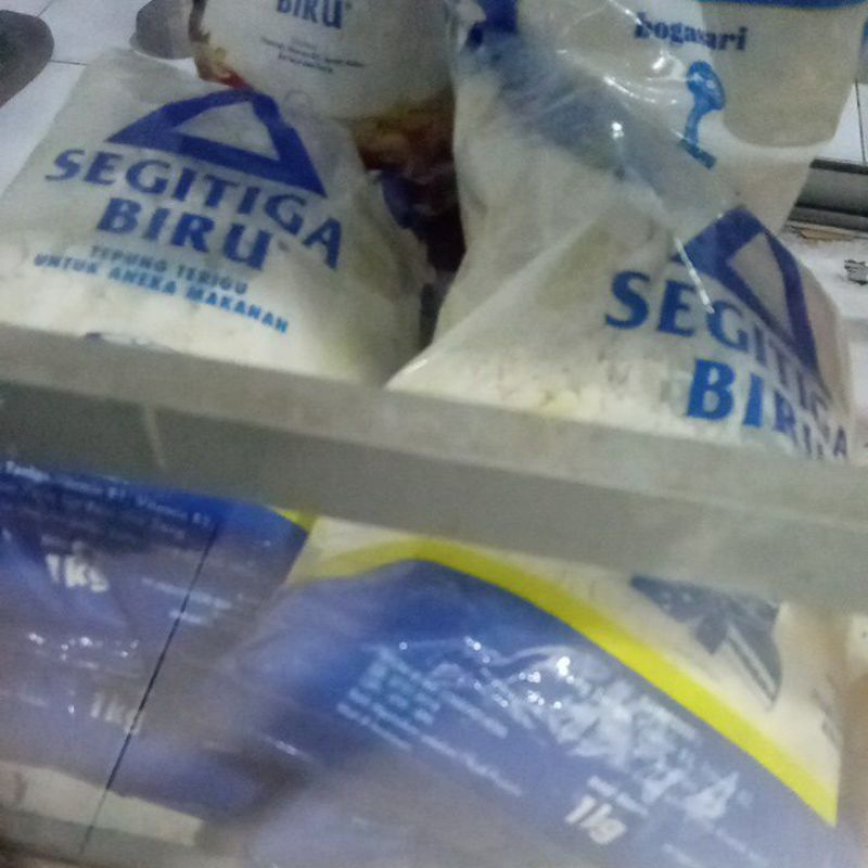 

Tepung Segitiga Biru 1kg