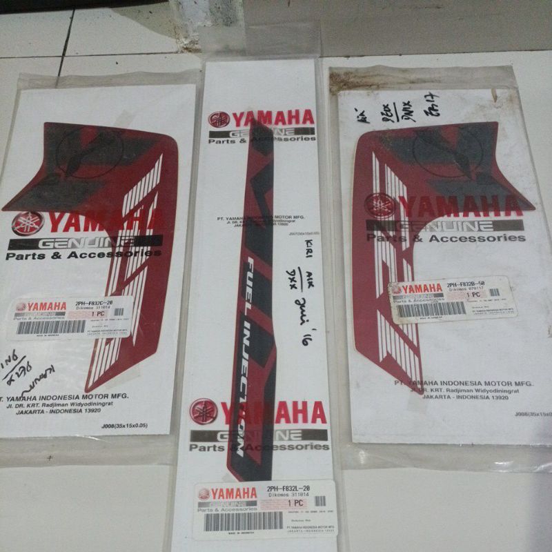 striping Mio M3 bagian depan merah maroon