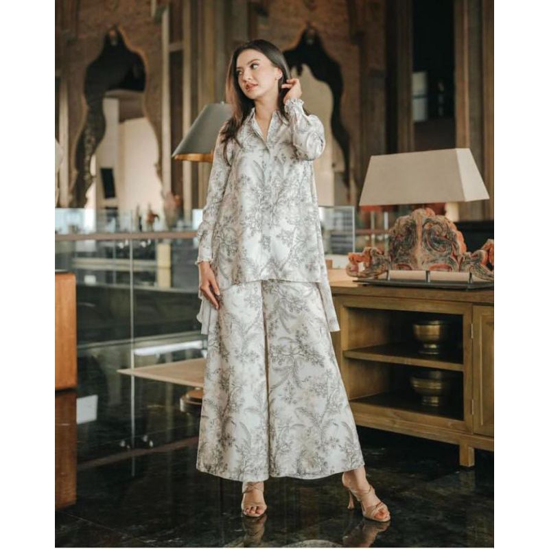 Wearing Klamby set Preloved