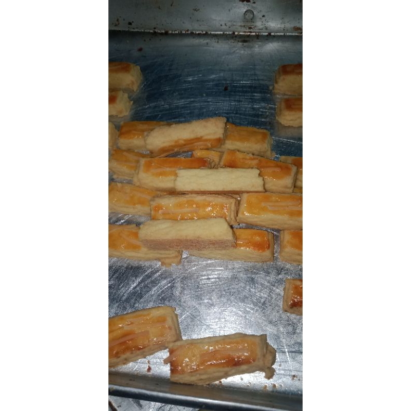 

KASTENGEL KEJU KUE KERING LEBARAN 250gram