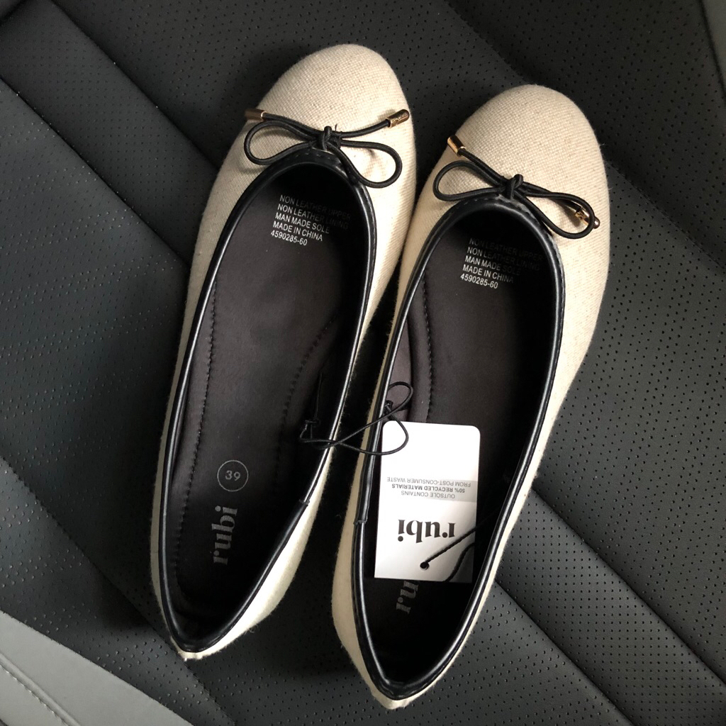 Sepatu Flat Shoes Wanita Rubi Cream Hitam 39